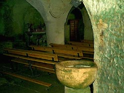 interior de la ermita rupestre de santa maría de valverde