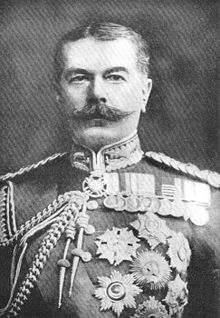 http://upload.wikimedia.org/wikipedia/en/thumb/1/18/horatio_kitchener%2c_1st_earl_kitchener_-_project_gutenberg_etext_15306.jpg/220px-horatio_kitchener%2c_1st_earl_kitchener_-_project_gutenberg_etext_15306.jpg