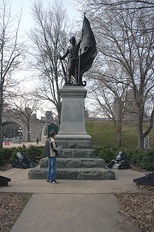 http://upload.wikimedia.org/wikipedia/commons/thumb/1/1e/boer_war_memorial_quebec_city.jpg/220px-boer_war_memorial_quebec_city.jpg