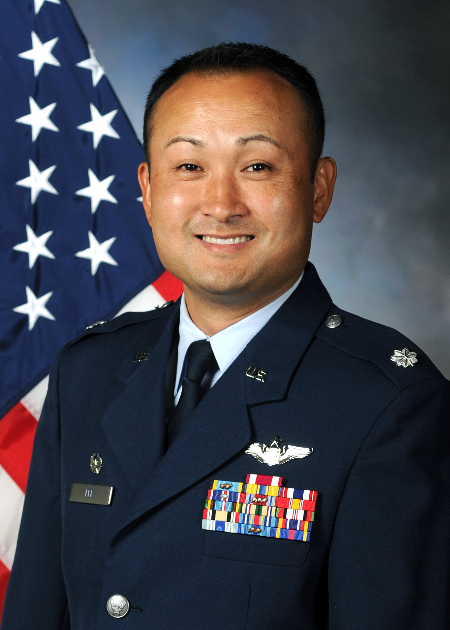 e:\bios\130624-f-fv476-lt col thomas lee 5x7.jpg