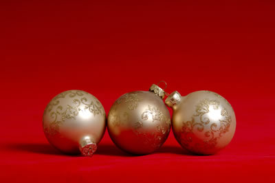 https://imgssl.constantcontact.com/ui/stock1/gold-ornaments.jpg