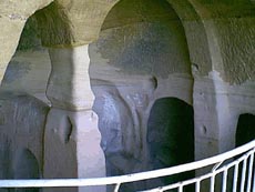 interior de la iglesia rupestre de presillas de bricia